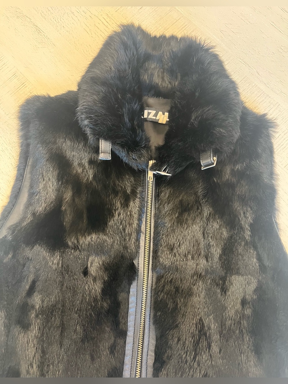 Rizal France Black Fur Vest - Picture 2 of 9